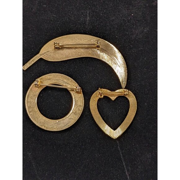 Vintage Set of 3 Gold Tone Ribbed Heart Circle Leaf Pin Brooches - Picture 5 of 11